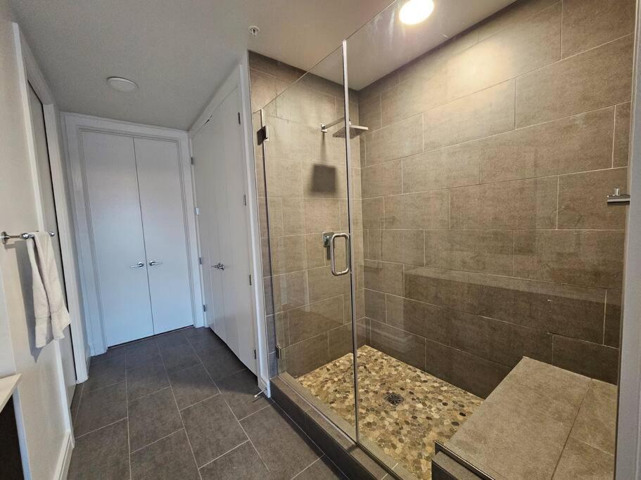 Luxury Highrise In Midtown - Skyline Views And Chic Decor Apartment Houston Exterior photo