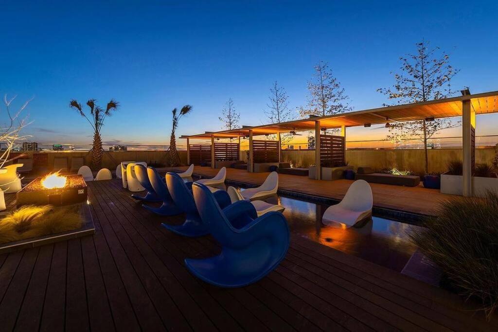 Luxury Highrise In Midtown - Skyline Views And Chic Decor Apartment Houston Exterior photo